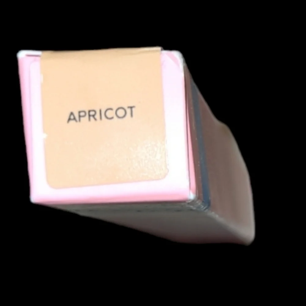 Benefit Bright On Concealer NWT in Apricot